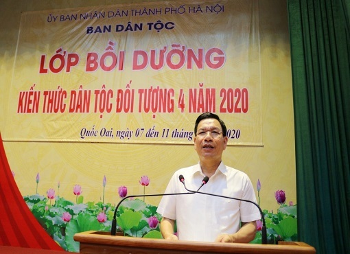 Đ/c Nguyễn Tất Vinh, Trưởng Ban Dân tộc TP Hà Nội phát biểu khai mạc lớp bồi dưỡng